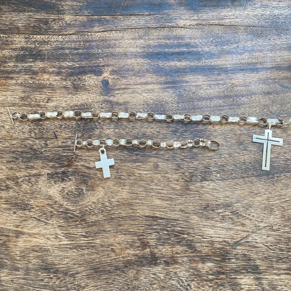 Sterling silver cross pendant (no chain) - Picture 15 of 17